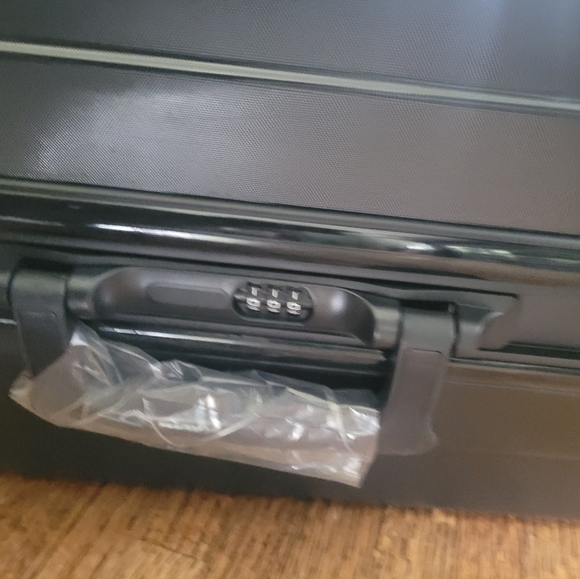 Suitcase - Picture 5 of 6